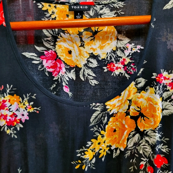 Torrid Sleeveless High Low Top - Picture 3 of 3